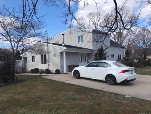 36 Cobalt Ln, Westbury, NY 11590-5741