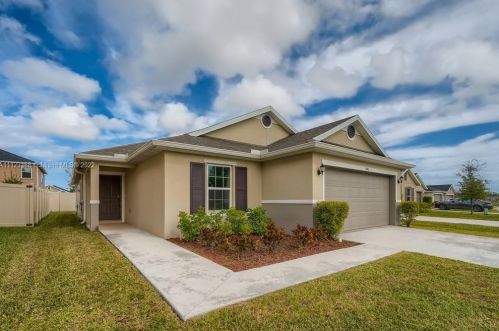5940 Pine Trail Cir, Fort Pierce, FL 34983