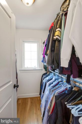 6721 Westlawn Dr, Falls Church VA  22042-2742 exterior