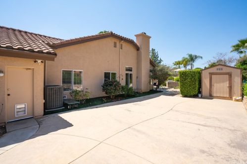 732 Buckingham Dr, Redlands CA  92374-6421 exterior