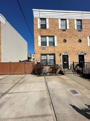 449 144th St, Bronx, NY 10454-1017