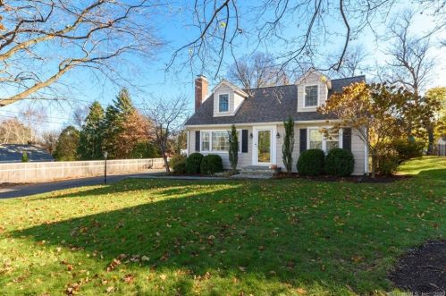 22 Hyde Ter, Bridgeport, CT 06611-2410