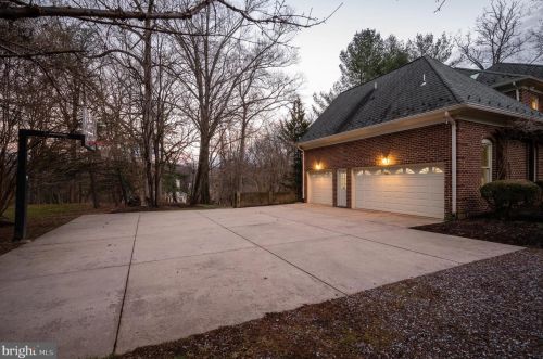 281 Golden Woods Ct, Great Falls VA  22066-4152 exterior