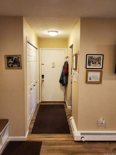 15 Granada Cres, White Plains NY  10603-1229 exterior