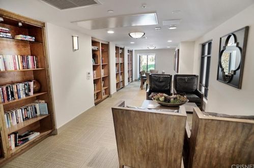 5015 Balboa Blvd, Van Nuys CA 91316-3424 exterior