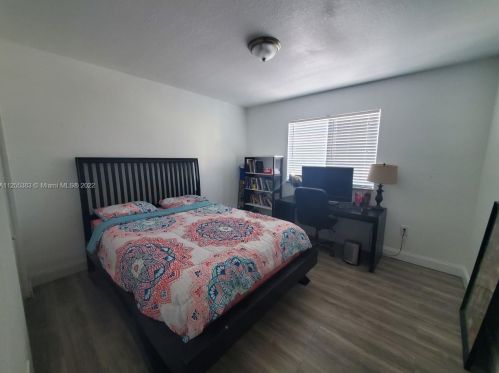 10261 80th Ct, Hialeah, FL 33016-2293