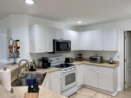 629 26th Ter, Cape Coral, FL 33904-2826