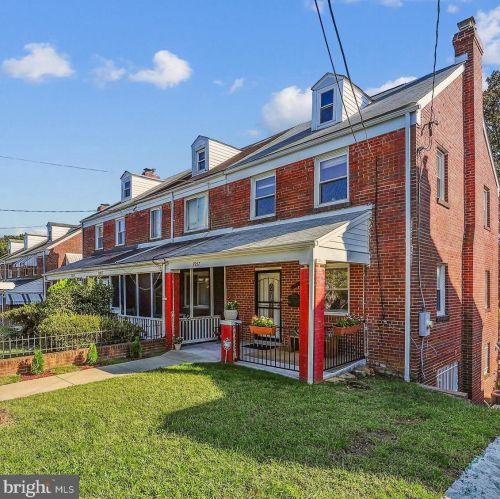 3957 Ames St, Washington, DC 20019-3358