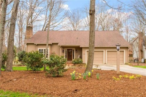 7506 Center Grove Ct, Greensboro, NC 27455-8241