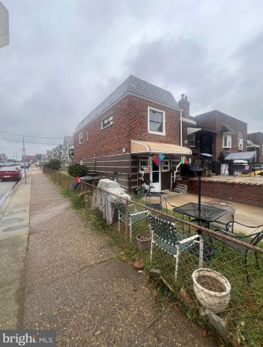 1226 Cayuga St, Philadelphia, PA 19124-3842