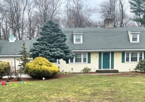 31 Oak Ridge Ln, Hartford CT  06107-3506 exterior
