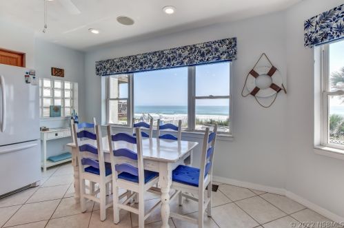 4241 Atlantic Ave, Daytona Beach FL 32127-7004 exterior