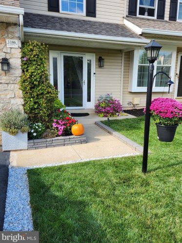 1186 Oxford Cir, Lansdale PA  19446-5241 exterior
