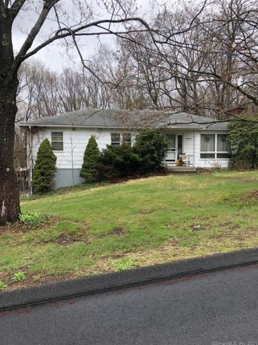 29 Mountain View Dr, Waterbury, CT 06706-2825