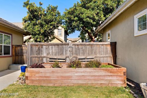 1632 Chianti Ln, Santa Maria CA  93458-6325 exterior