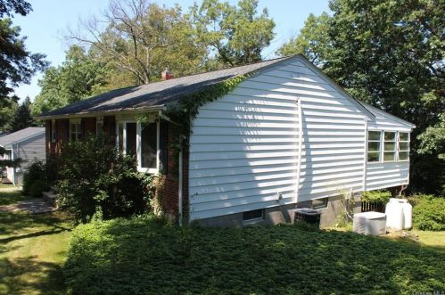 31 Woodland Rd, Highland Mills NY  10930-2948 exterior