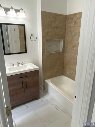 135 21st St, Irvington NJ  07111-4556 exterior