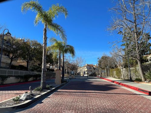 19820 Sandpiper Pl, Santa Clarita, CA 91321-4333