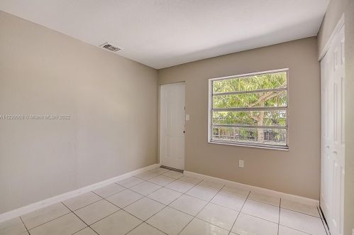 5730 199 St, Hialeah FL  33015-4933 exterior