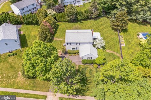 907 Quincy Dr, Yardley PA  19067-2902 exterior