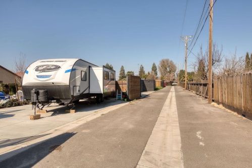 2440 Greenboro St, Turlock CA  95382-1433 exterior