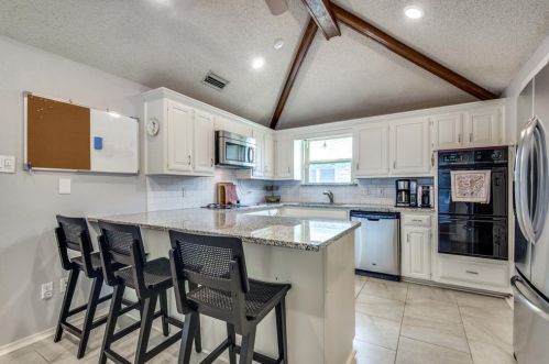 1701 Amazon Dr, Plano TX  75075-6702 exterior