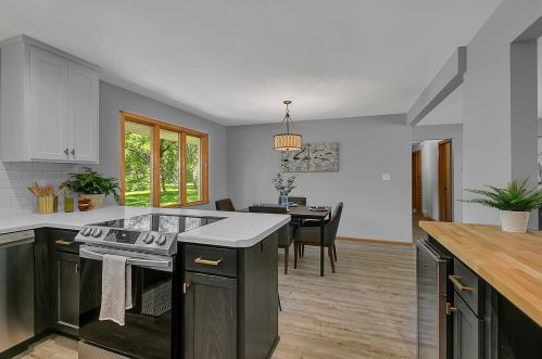 1735 Roosevelt Rd, Saint Cloud MN  56301-5166 exterior