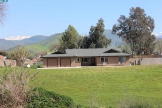 37553 Millwood Dr, Woodlake, CA 93286-9529