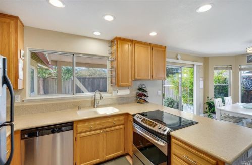 144 Fulton Pl, Windsor CA  95492-9474 exterior