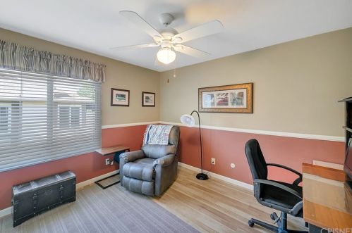 20046 Avenue Of The Oaks, Santa Clarita CA  91321-1361 exterior