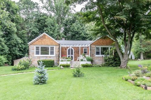 9 Beverly Rd, Bridgeport, CT 06611-4903