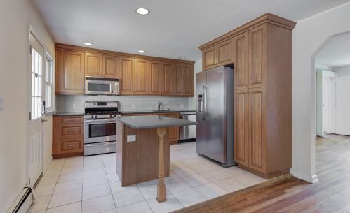 105 Renison Dr, Westbury NY  11590-1036 exterior