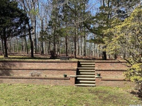 540 Vanston Rd, Nassau Point, NY 11935-2633