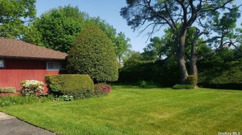 230 Willetts Ln, West Islip, NY 11795-4618