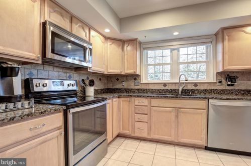 6048 Meyers Landing Ct, Springfield, VA 22015-2560