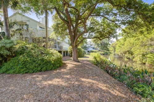 1 Back Ct, Isle Of Palms SC  29451-2827 exterior