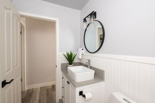 8191 Malloy Dr, Huntington Beach CA 92646-5018 exterior