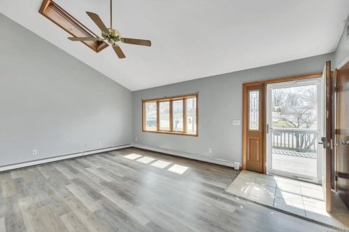 21 Peacock Ln, Poughkeepsie, NY 12601-5711