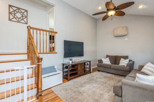 803 Delaware Ave, North Lindenhurst NY  11757-2812 exterior