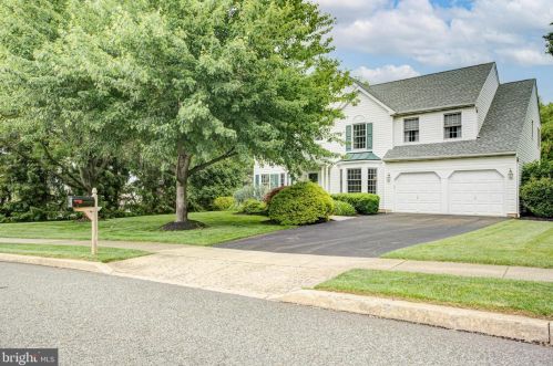 690 Tannery Dr, Wayne, PA 19087-2237