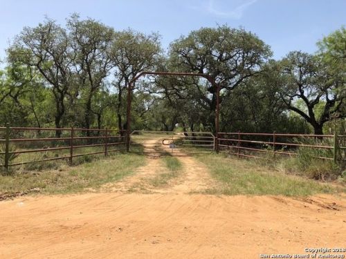 755 Kyote Rd, Bigfoot, TX 78005-7444