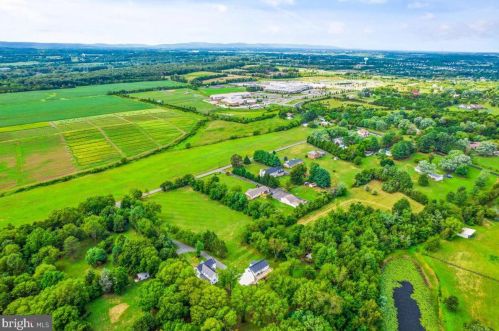 10719 Kettle Run Rd, Nokesville VA  20181-1715 exterior