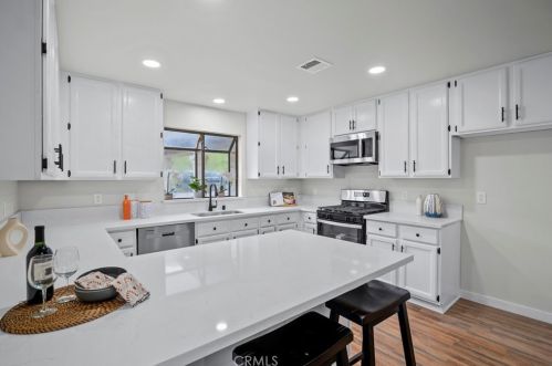 30807 Arlington St, Santa Clarita CA  91384-2453 exterior