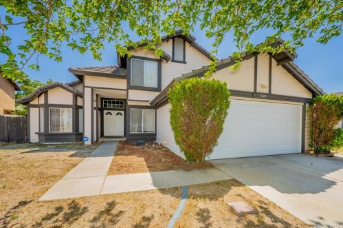2324 Landsford St, Lancaster, CA 93535-1716