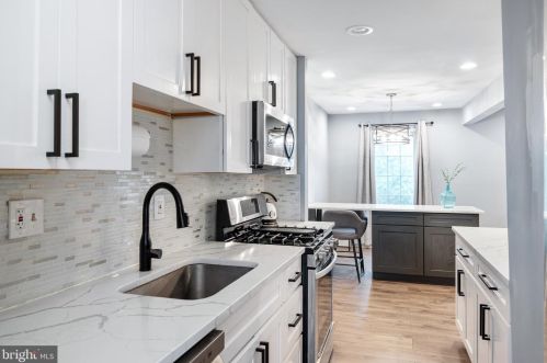 11853 Dunlop Ct, Herndon VA  20191-2709 exterior