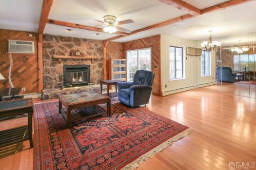 16 Sheffield Ct, East Brunswick NJ  08816-5660 exterior