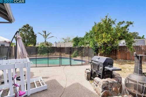 2120 El Lago Dr, Oakley, CA 94561-4144