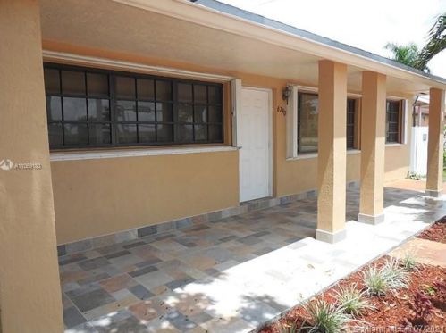 6790 6th Ave, Hialeah, FL 33012-6583