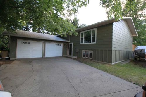 1816 12 St, Minot ND  58703-0803 exterior