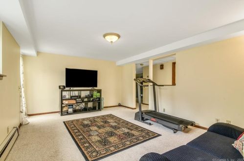 69 Bagburn Rd, Upper Stepney CT 06468-1407 exterior